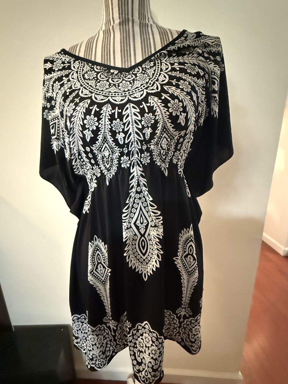 Black and White Paisley Print Tunic Dress Smocked Waist Bateing Sleeve